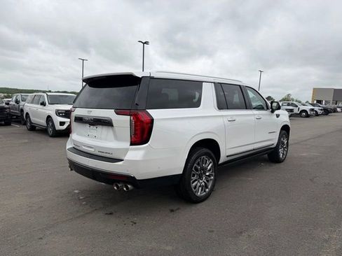 Used 2024 GMC Yukon XL Denali Ultimate AWD/4WD image 4