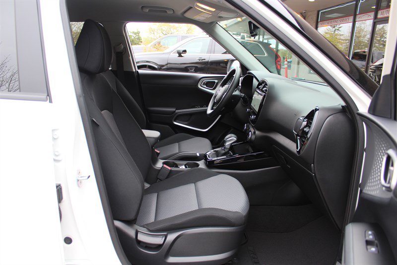 Used 2023 Kia Soul S FWD image 25
