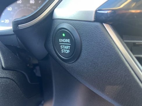 Used 2020 Ford Escape SE image 30