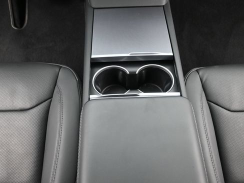 Used 2026 Tesla Model Y AWD image 19