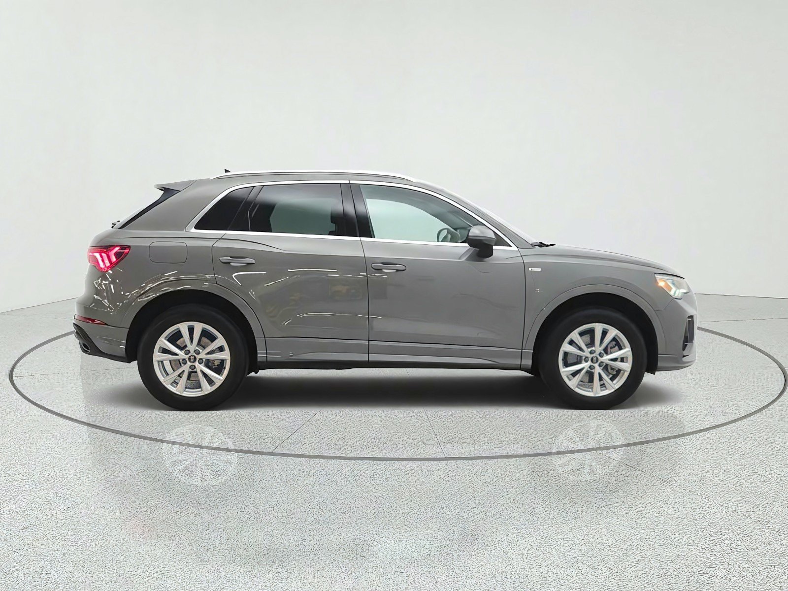 Used 2024 Audi Q3 2.0T Premium w/ Convenience Package AWD/4WD image 5