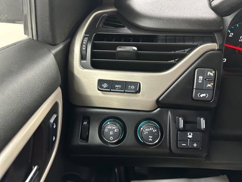 Used 2017 GMC Yukon XL Denali w/ Open Road Package AWD/4WD image 42