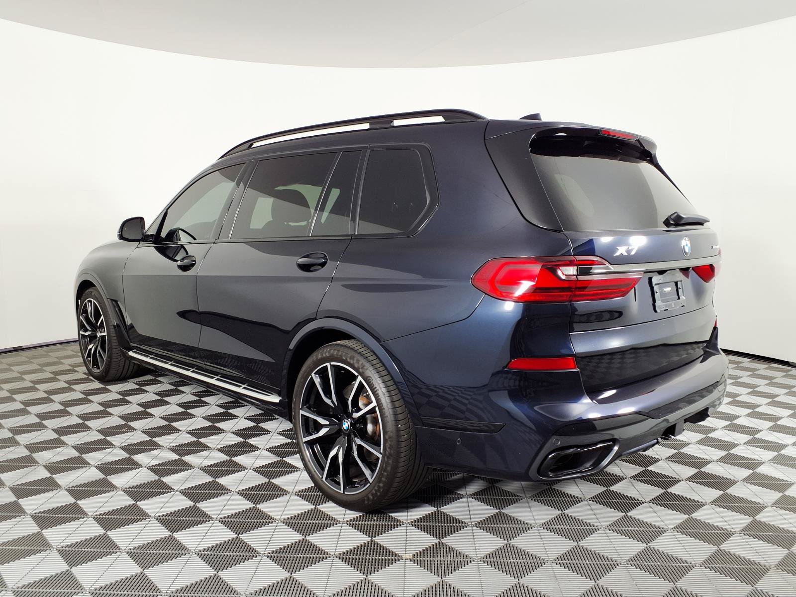 Used 2022 BMW X7 xDrive40i w/ M Sport Package AWD/4WD image 6