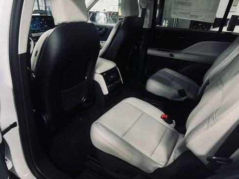 New 2026 Lincoln Aviator AWD image 19