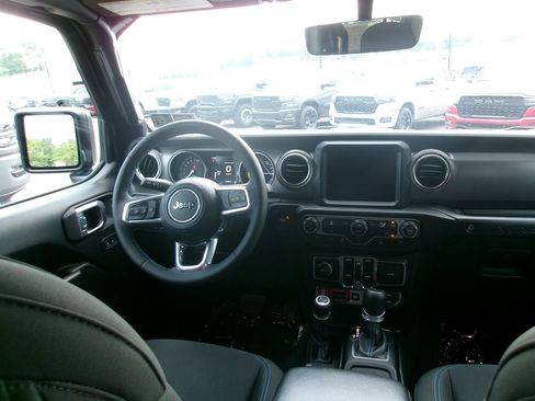 Used 2023 Jeep Wrangler Unlimited Rubicon 4xe AWD/4WD image 11