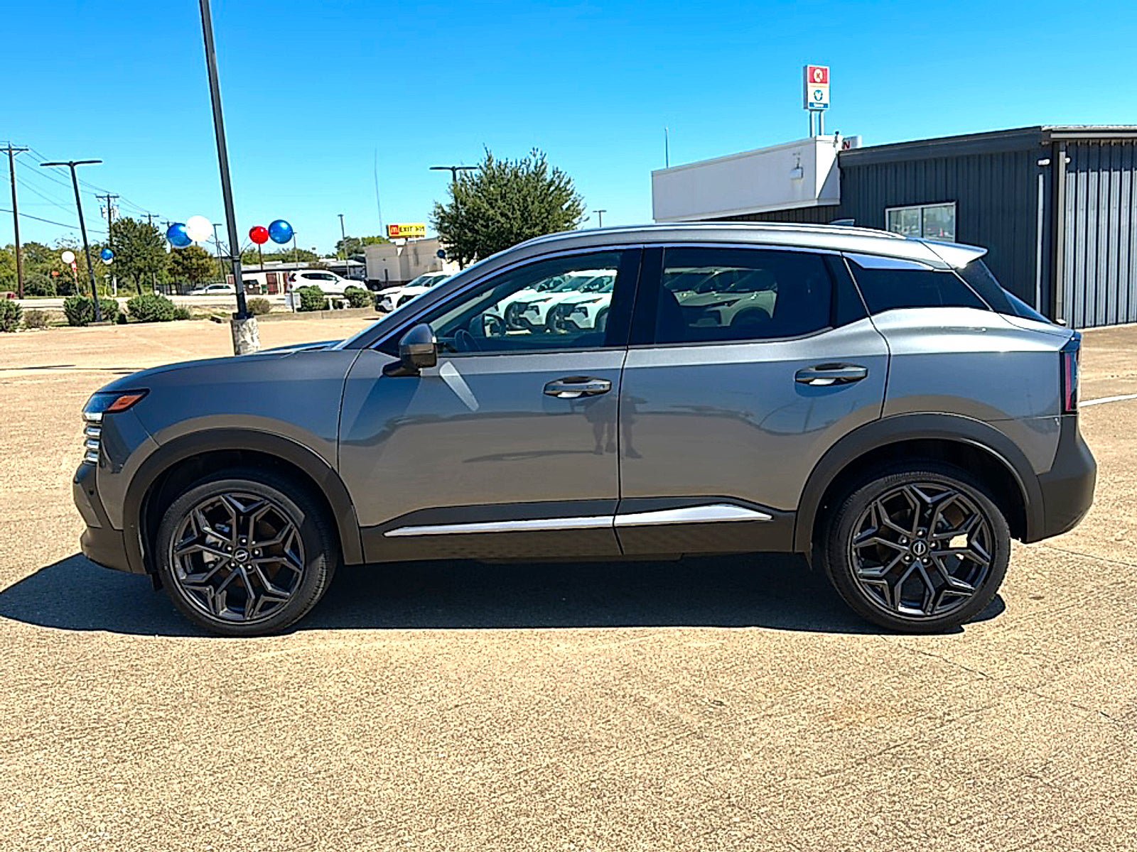 Used 2025 Nissan Kicks SR FWD image 5