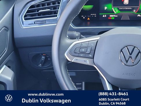 Used 2023 Volkswagen Tiguan SE R-Line image 14