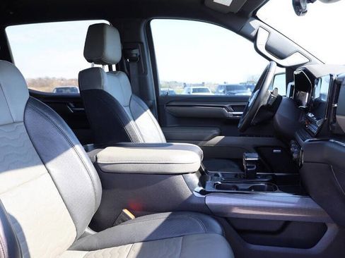 Used 2024 Chevrolet Silverado 1500 ZR2 w/ Technology Package image 14