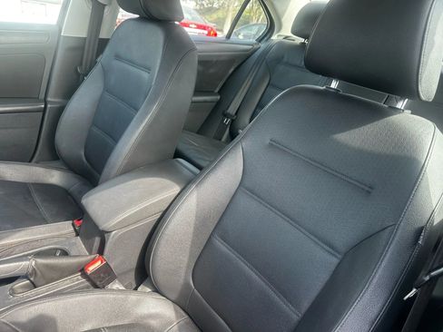 Used 2011 Volkswagen Jetta SE image 12