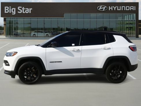 Used 2024 Jeep Compass Latitude w/ Altitude Special Edition image 2