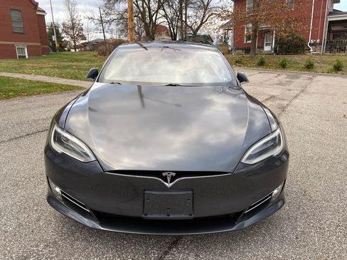 Used 2016 Tesla Model S 75D image 3