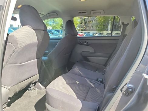 Used 2023 Toyota Highlander L image 8