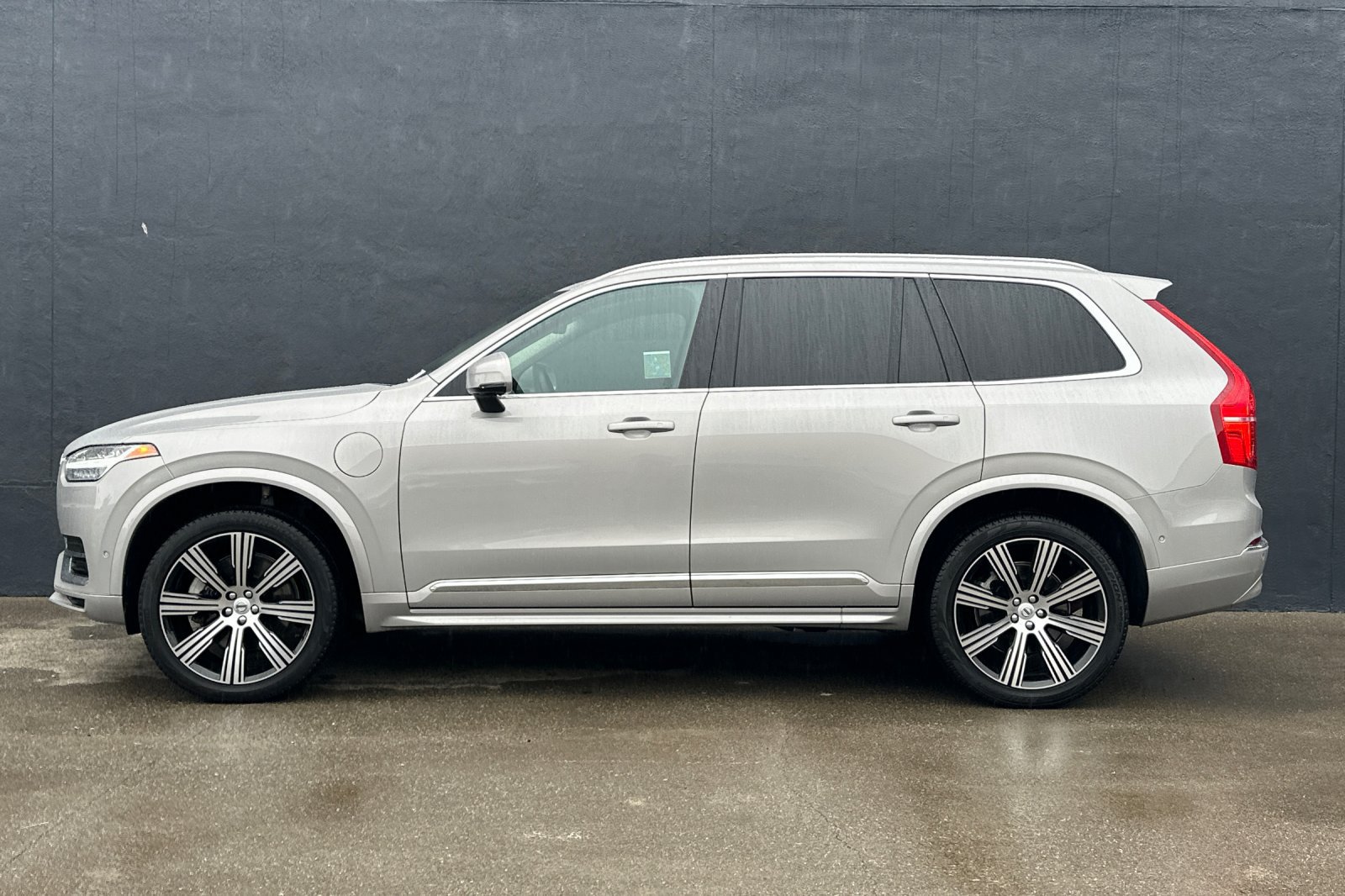 Certified 2025 Volvo XC90 T8 Plus w/ Protection Package Premier AWD/4WD image 6