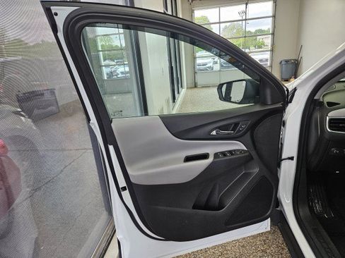 Used 2021 Chevrolet Equinox LS AWD/4WD image 17