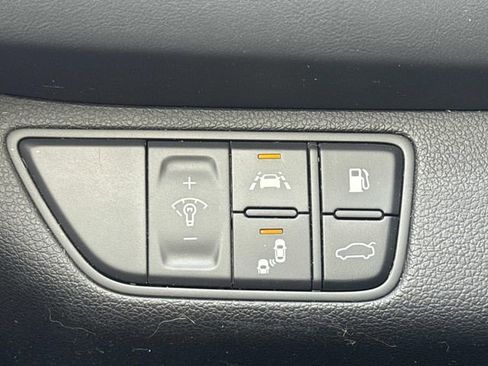 Used 2021 Genesis G70 2.0T w/ Prestige Package image 17