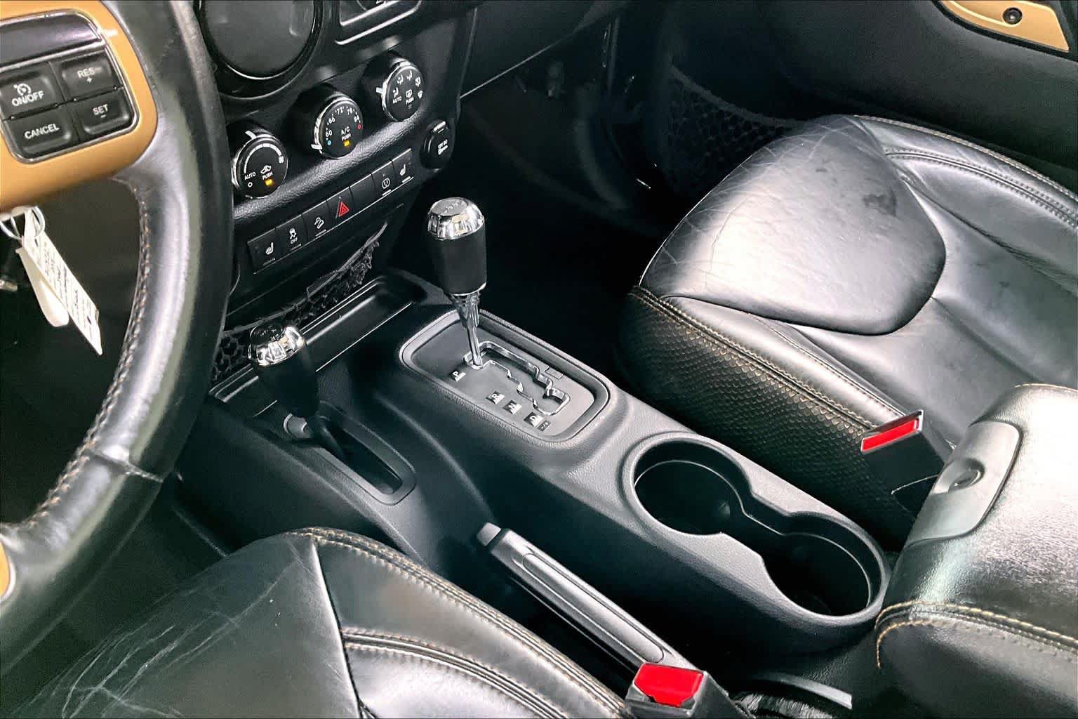 Used 2014 Jeep Wrangler Unlimited Sahara AWD/4WD image 17