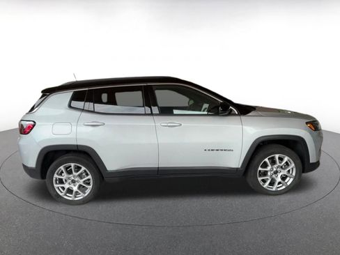 Used 2025 Jeep Compass Limited AWD/4WD image 16