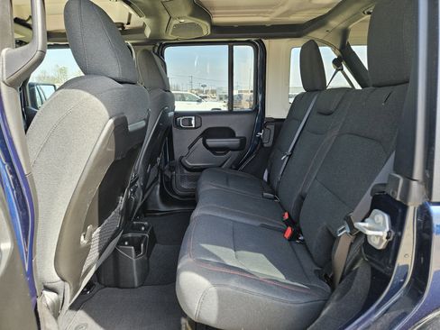 Used 2025 Jeep Wrangler Unlimited Rubicon image 11