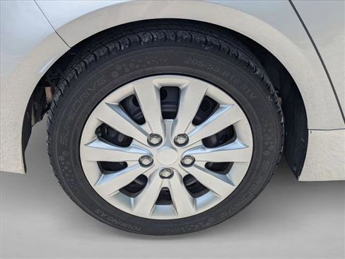 Used 2022 Toyota Corolla LE FWD image 10
