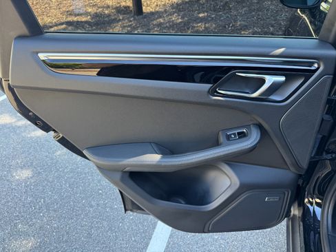 Used 2020 Porsche Macan image 39