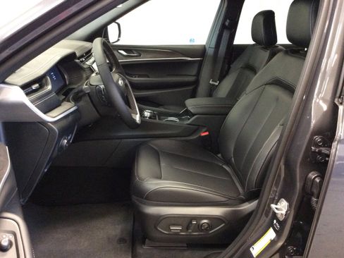 New 2025 Jeep Grand Cherokee L Limited w/ Black Appearance Package image 15