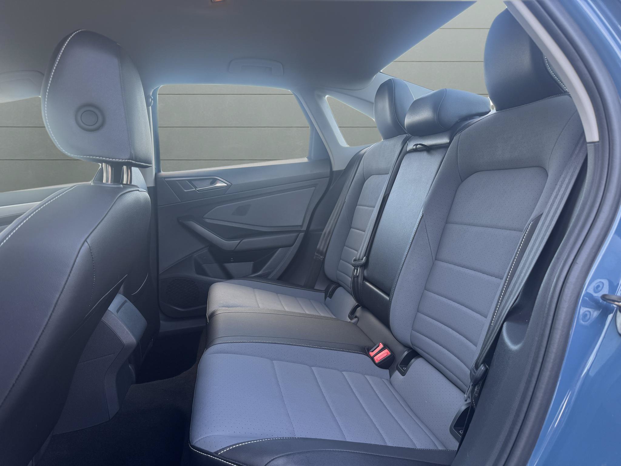 Used 2025 Volkswagen Jetta SE FWD image 23