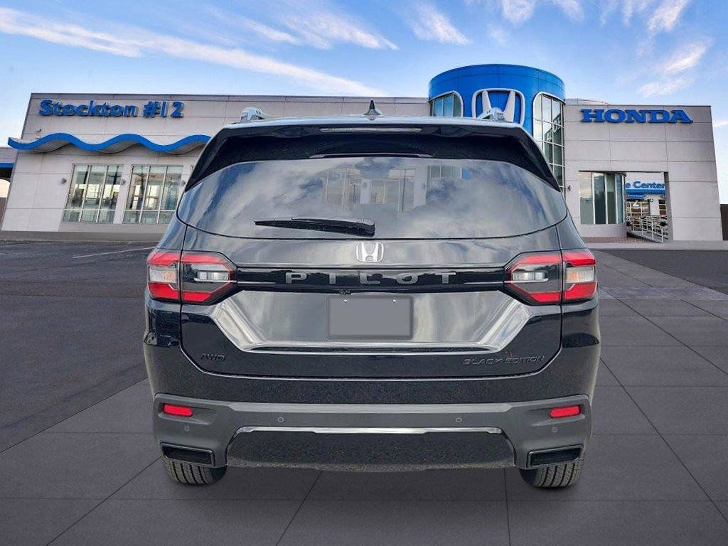 New 2026 Honda Pilot Black Edition image 4