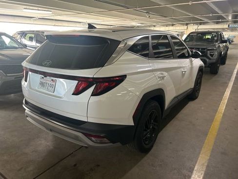 Certified 2025 Hyundai Tucson SE FWD image 2