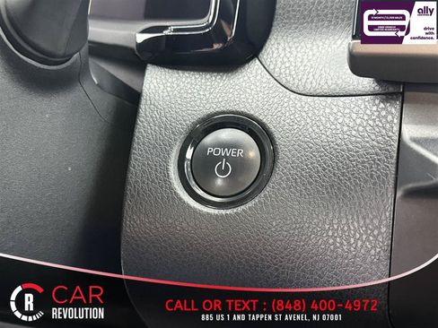 Used 2025 Toyota Camry SE FWD image 13