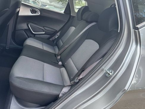 Used 2025 Kia Soul LX w/ LX Technology Package FWD image 36