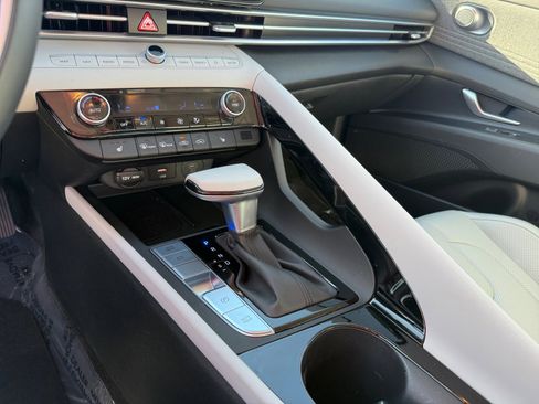 Certified 2025 Hyundai Elantra Limited image 13