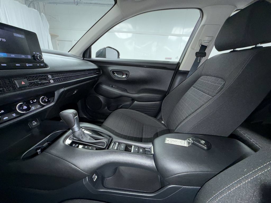 Used 2023 Honda HR-V LX image 22