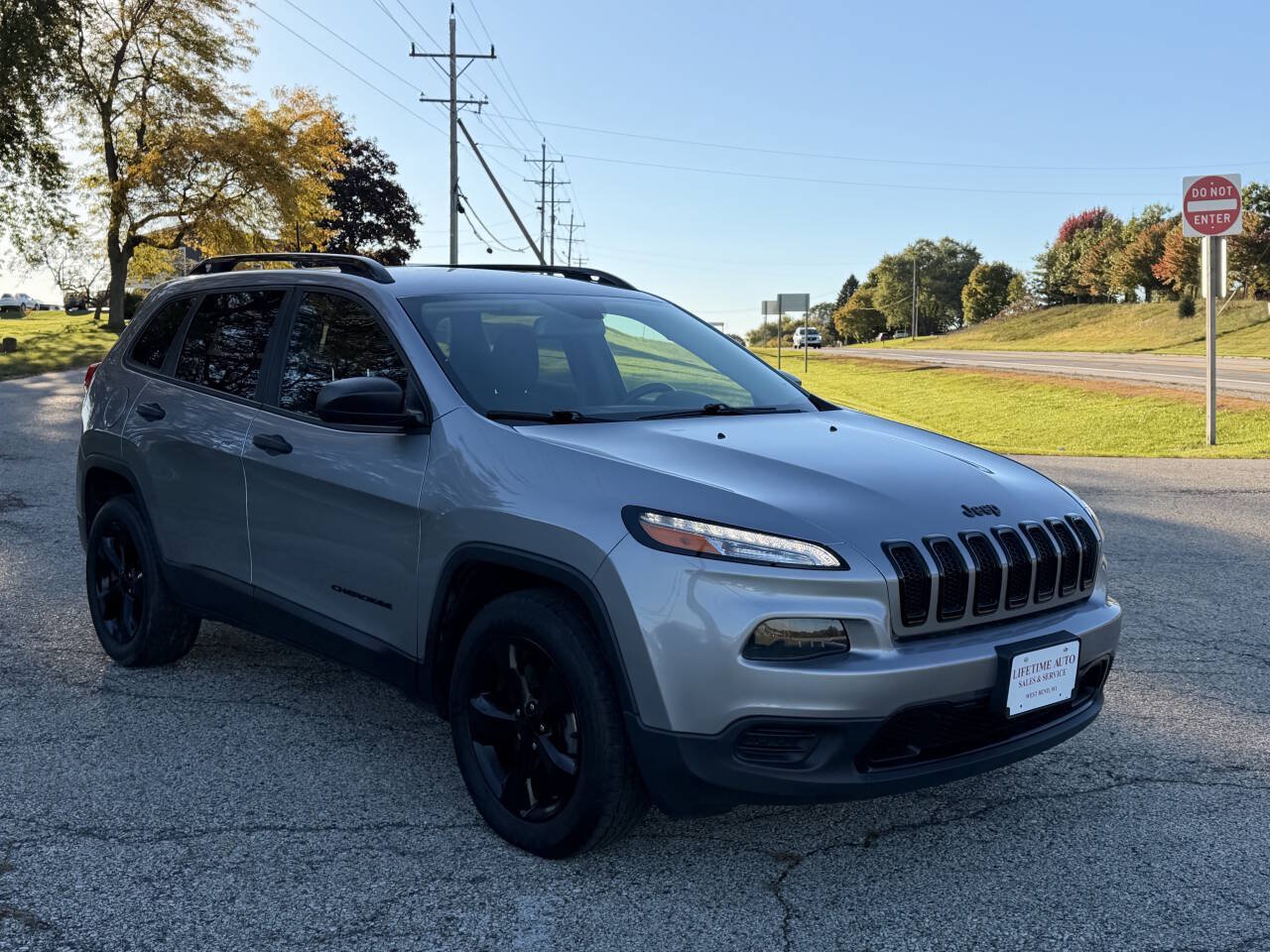 Used 2016 Jeep Cherokee Sport w/ Cold Weather Group AWD/4WD image 7