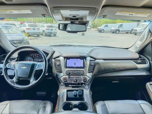Used 2017 Chevrolet Suburban LT image 8