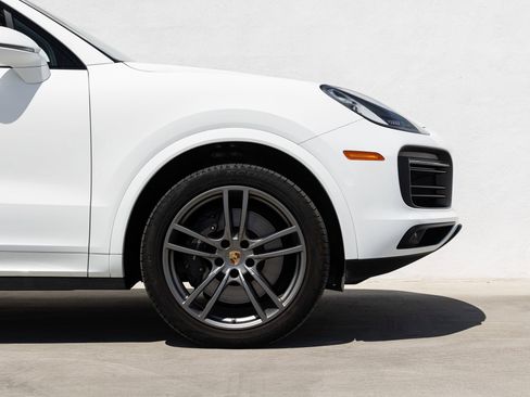 Certified 2023 Porsche Cayenne Platinum Edition AWD/4WD image 11