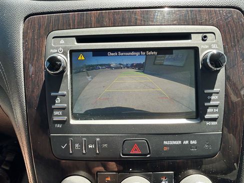 Used 2017 Chevrolet Traverse LT w/ Style and Technology Package FWD image 24