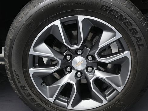 Used 2024 Chevrolet Silverado 1500 LT RWD image 10