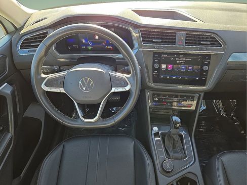 Used 2023 Volkswagen Tiguan SE image 17