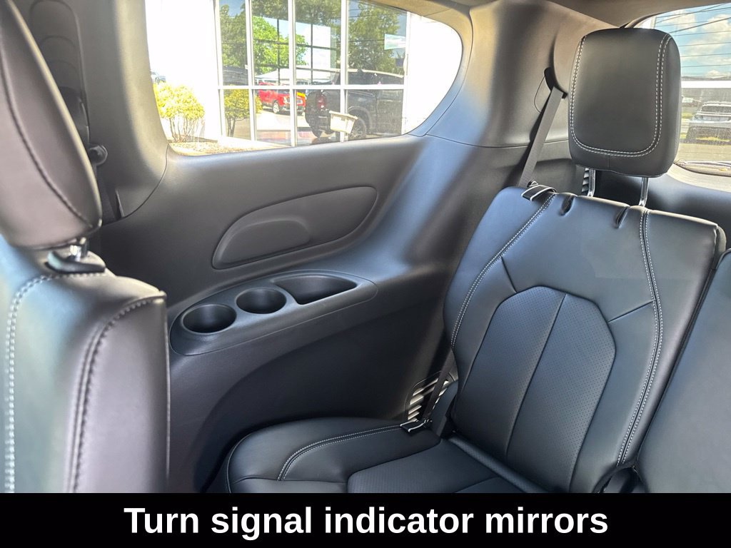 New 2027 Chrysler Pacifica Select FWD image 21
