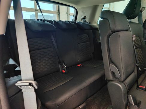 Used 2025 Nissan Pathfinder SV AWD/4WD image 17