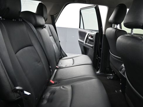 Used 2017 Toyota 4Runner SR5 AWD/4WD image 22