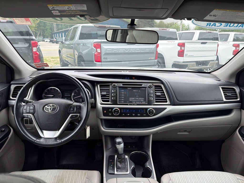 Used 2016 Toyota Highlander Plus AWD/4WD image 10
