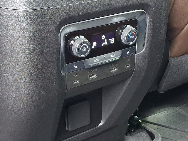 Used 2025 Chevrolet Suburban High Country AWD/4WD image 19