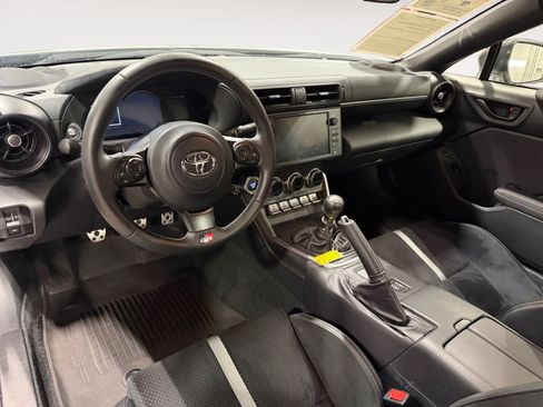 Used 2025 Toyota GR86 Premium w/ Performance Package RWD image 11