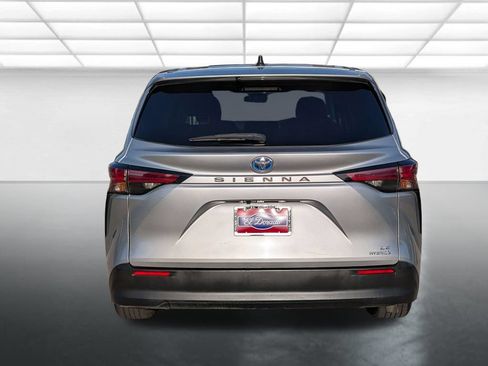 Used 2021 Toyota Sienna LE FWD image 27