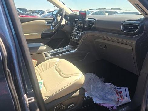 Used 2020 Ford Explorer Platinum w/ Premium Technology Package image 6