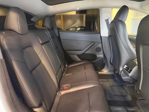 Used 2024 Tesla Model Y 2WD image 22