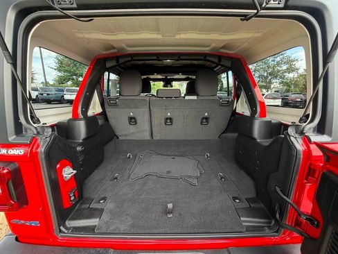 Certified 2025 Jeep Wrangler Unlimited Rubicon 4xe w/ Convenience Group AWD/4WD image 33