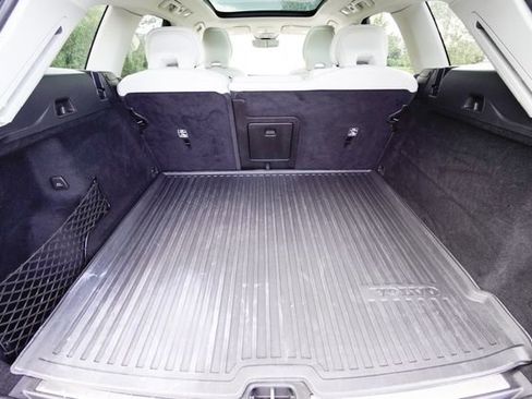 Used 2022 Volvo XC60 B5 Momentum w/ Advanced Package image 32