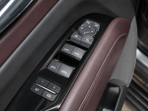 Used 2021 Cadillac Escalade Premium Luxury Platinum AWD/4WD image 10